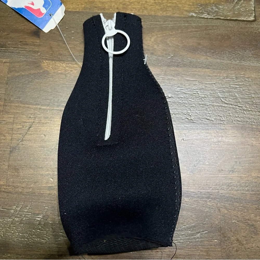 ✅ NBA Miami Heat bottle drink coozie. New with tags